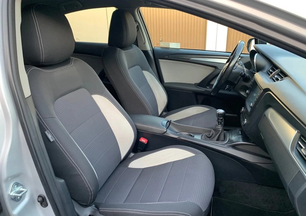 Toyota Avensis cena 59999 przebieg: 195123, rok produkcji 2018 z Będzin małe 277